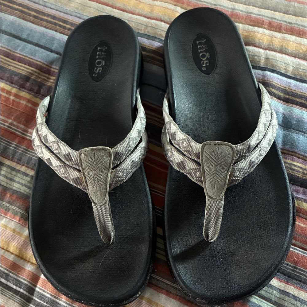 Taos Footwear Black and Gray Sandals